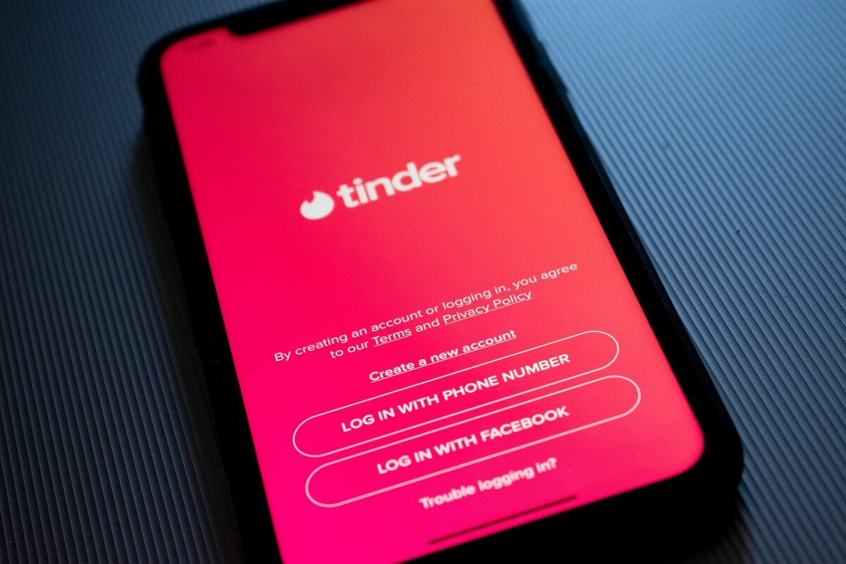 如何在 Tinder 上更改您的姓名或性别？