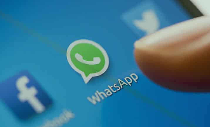 如何在 Android 手机上更改 WhatsApp 聊天的背景？